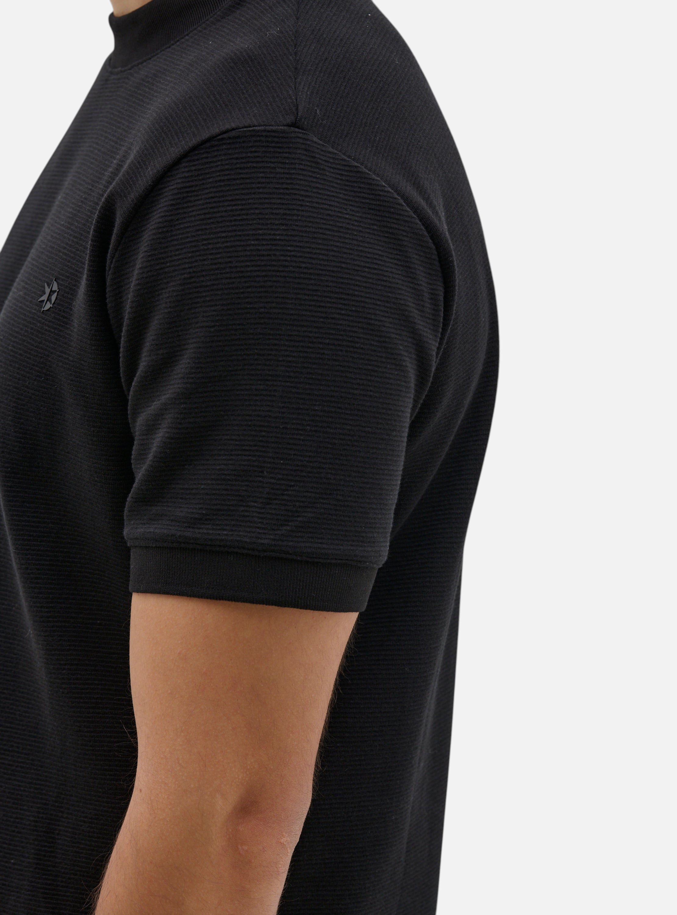 camiseta-slim-linea-core-img-4.webp