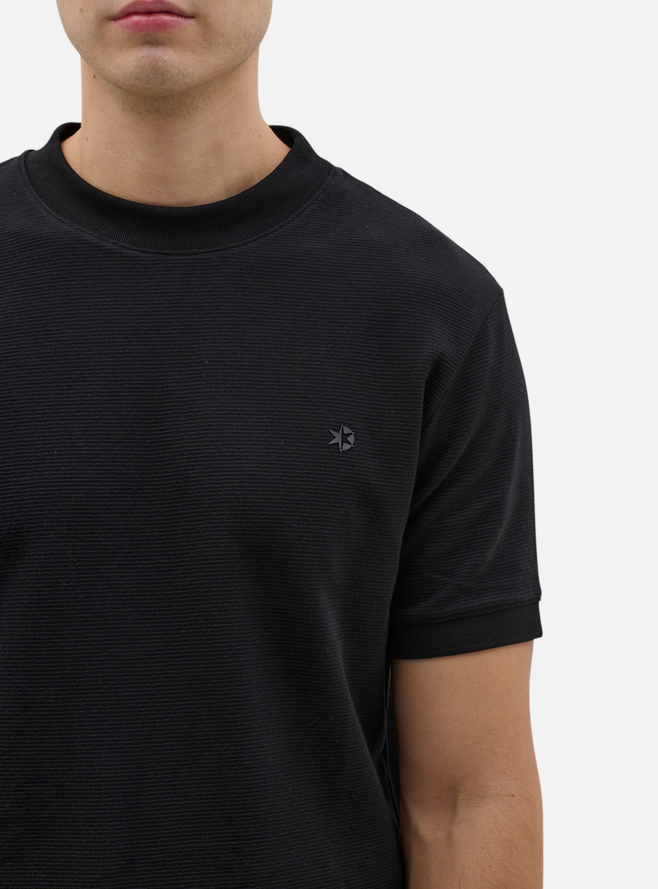 camiseta-slim-linea-core-img-5.webp
