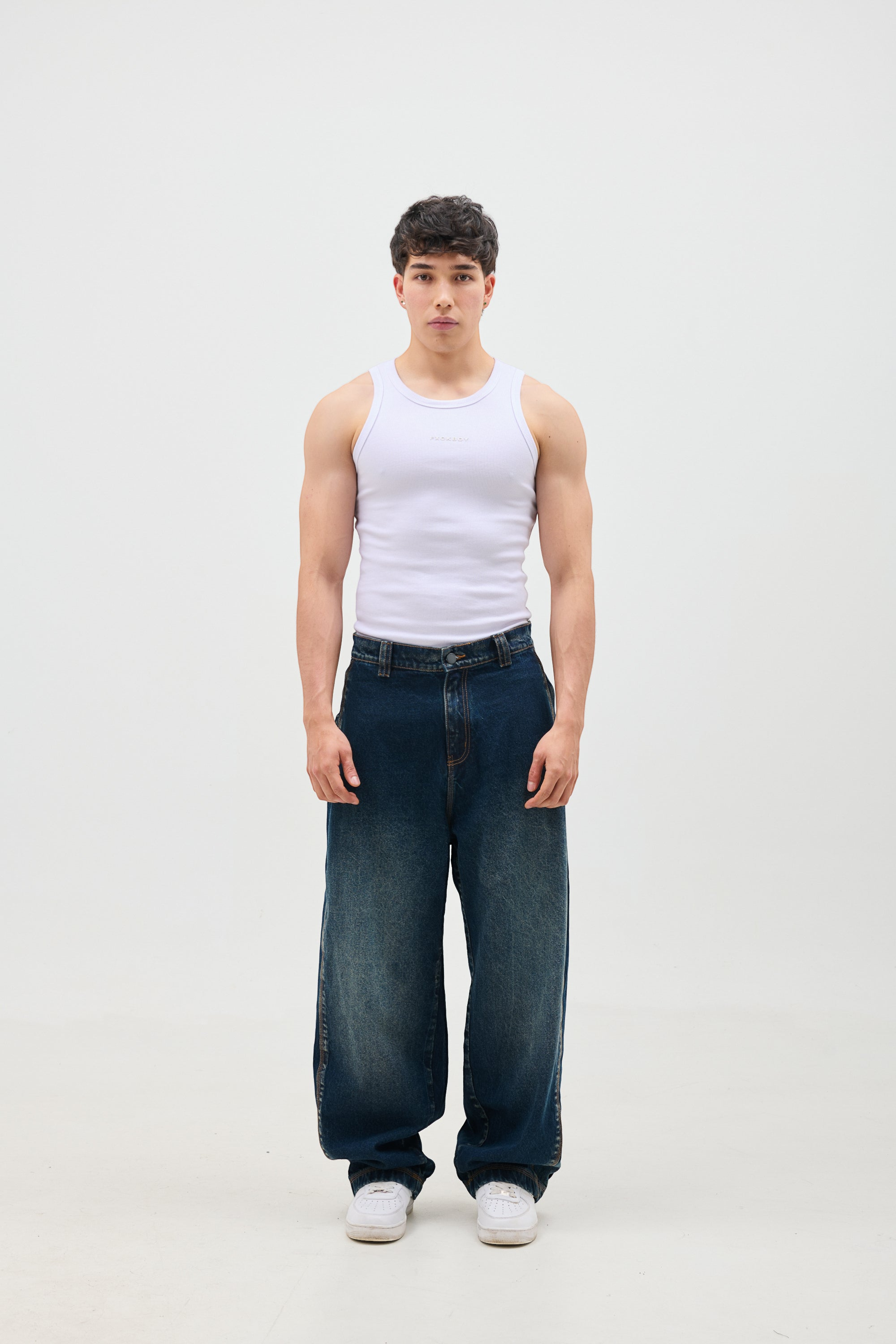 camisilla-slim-icon-rib-img-1.webp