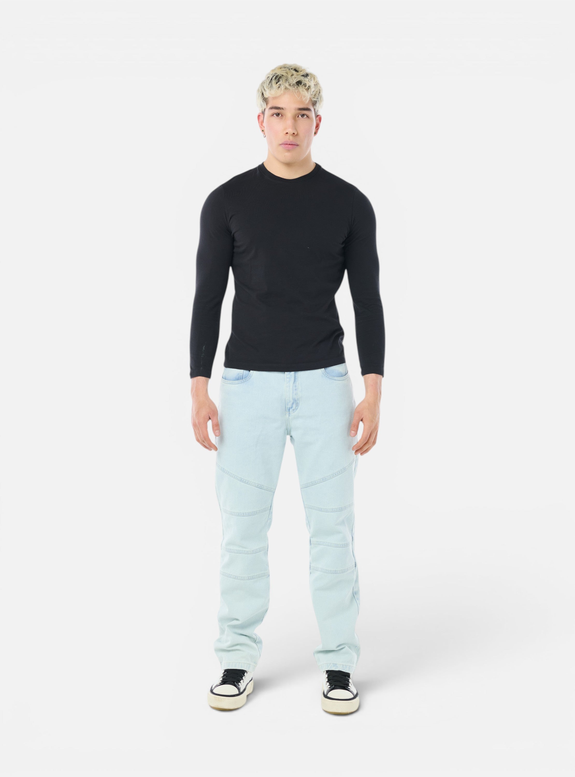 Jeans Recto Panelled de Fxckboy en denim rígido azul claro con costuras técnicas y corte recto.