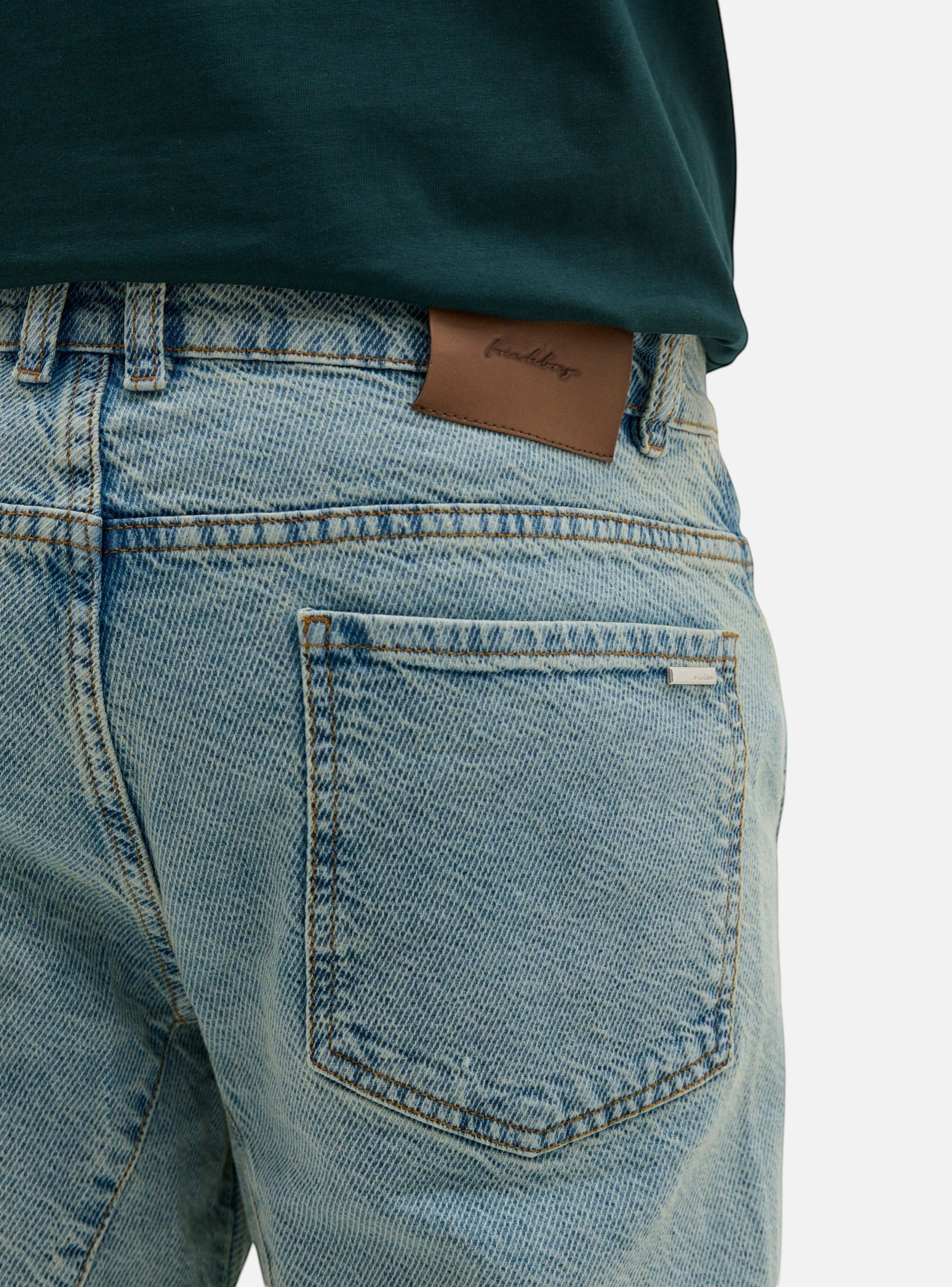 jeans-regular-acido-soft-img-4.webp