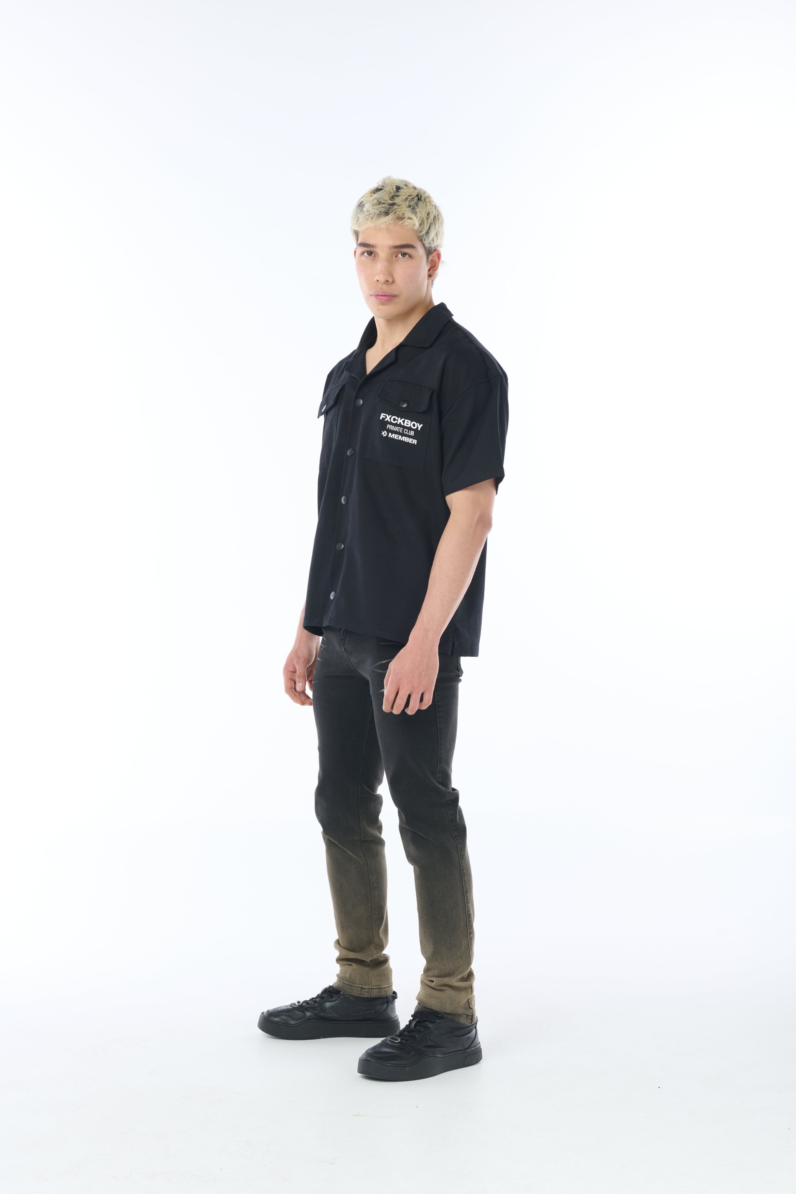 sobrecamisa-relaxed-logomania-img-2.webp